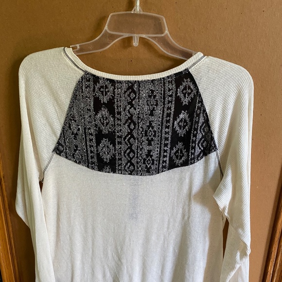 Maurices Long Sleeve Top Size XL - Picture 4 of 8